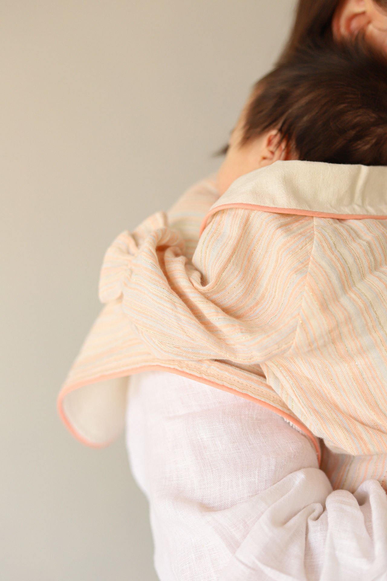 Golden Moments Omuz Örtüsü